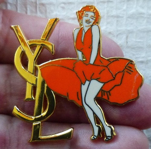 Grand pin pins logo ysl - pin’s,