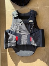 Blaue Sicherheitsreitweste