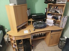 Eckschreibtisch mit Aufbau in gut erhaltenem Zustand