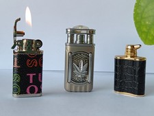 3 Vintage Gas Feuerzeuge, Motiv Flachmann, Hanf-Motiv m. Lightshow + Art Zippo