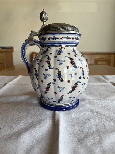 Porzellankrug mit zinndeckel - porzellankrug,