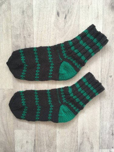 Selbst gestrickte wollsocken - gestrickte,