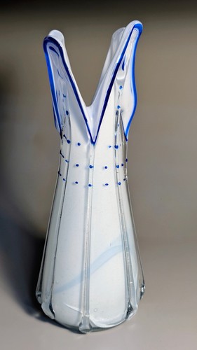 Kunstglasvase weiß blau 27 - kunstglasvase, weiß-blau,