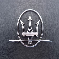 Emblem Wappen links Maserati GranTurismo M145 89095400
