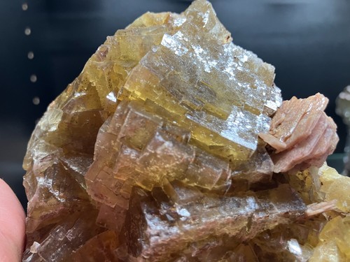 Gelber fluorit mit - mit, baryt