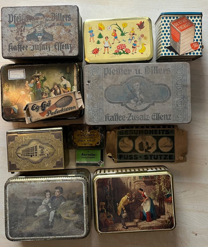Gruppe alter blechdosen - gruppe, leer