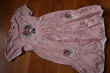 Mini Boden Kleid, Größe 152 in rosa mit Stickerei und Blumen