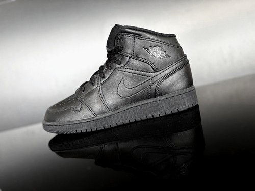 Nike air jordan mid - air,