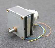 CROUZET Getriebemotor 82860502 82867.0 81037004 MOT: 5000RPM 24VDC i=750