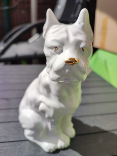 Hundefigur aus porzellan - hundefigur,