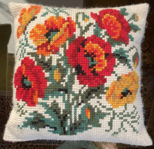 Sofakissen; Gestickter Bezug