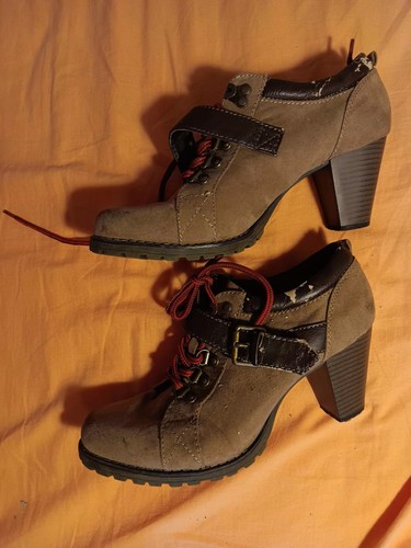 Ein paar schuhe und - ein,