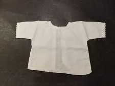 Antike Puppenkleidung