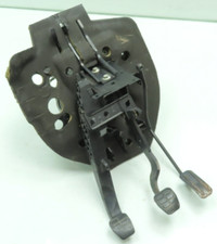 VW T4 / 1,9TD 68PS / PEDALERIE + BREMSKRAFTVERSTÄRKER / 701612101K (AG23)