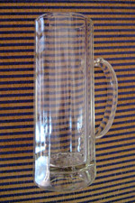 Alter Bierkrug, Pressglas, um