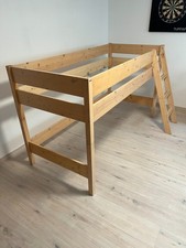 Paidi Spielbett mit Leiter. Hoch und Tief aufbaubar. Inkl. Rost und Matratze