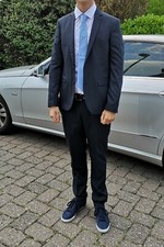 Sakko, Anzughose und Krawatte