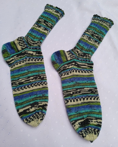 Warme selbstgestrickte socken - selbstgestrickte,
