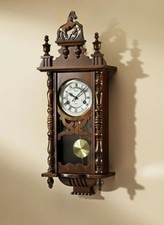 Wanduhr aus Holz mit Pferd Mit