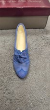 just the right shoe class act