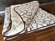 Luxuriöse Naturwolle Decke