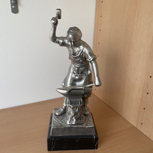 Pokal ehren figur schmied - ehren,