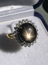 Ring mit schwarzem Sternsaphir u. Dia.-Brillianten, 900er Gold.