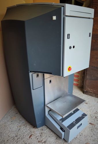 Automatic paint dispenser