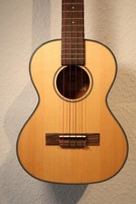 KALA KA-STG Tenor Solid Spruce Tenor Ukulele in sehr gutem Zustand