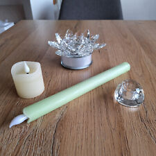 Set aus LED-Lotuskristallglasblüte mit Stab- und Votivkerze von Flambiance