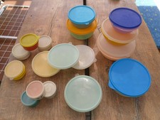 17 gebrauchte Schüssel mit Deckel von  Tupperware