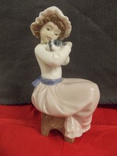 NAO by Lladro Porzellan Sammlerfigur Mädchen auf Hocker mit Welpe, Spanien 1987