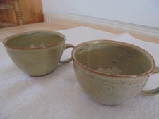 2 Teetassen, grün-braun, handgetöpfert an der Ostsee, neu