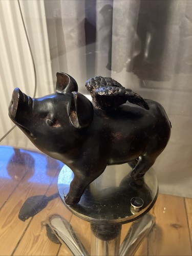 Omis fliegendes schwein mit - schwein,