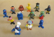 13 Sesamstrasse Figuren – Grobi, Krümel, Oskar, Samson, u. a. – Heimo