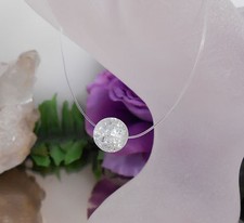 Unsichtbare Kette schwebende