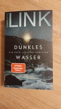 Dunkles Wasser von Charlotte