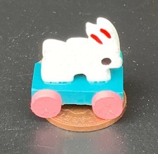 Puppenhaus Zug Entlang Weiß