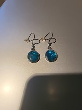 Neue Hängeohrringe Mit blauen Steinen