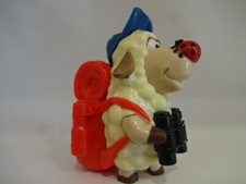 Oster Deko / Schaf mit Rucksack auf Wanderschaft - ca 75 mm Groß