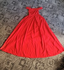 Rotes langes schulterfreies