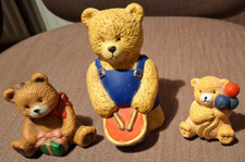 3 TEDDY-Figuren, sitzend