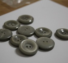 9 graue Knöpfe - 17,5 mm Ø -