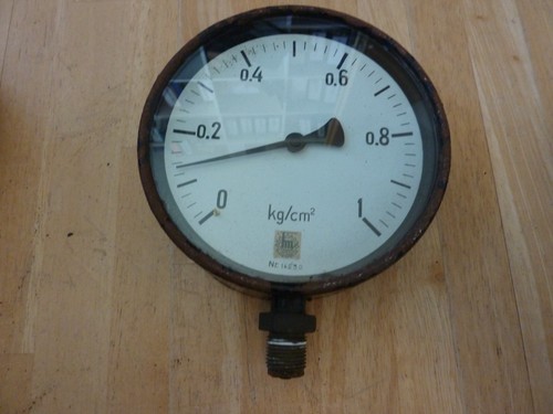 Manometer antik aus altem