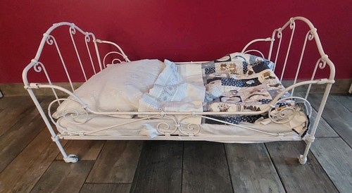 Puppenbett 100 jahre alt - puppenbett,