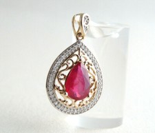 Anhänger mit Rubin Edelstein und weißen Steinen aus 375er Gelbgold 9 Karat