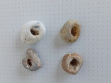 Konvolut 4 Stk. Heilstein Hühnergott Lochstein Hexenstein Glücksstein A