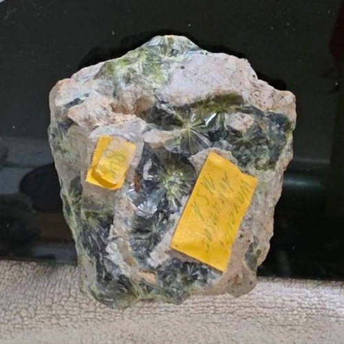 Seltene mineralienstufe - seltene,