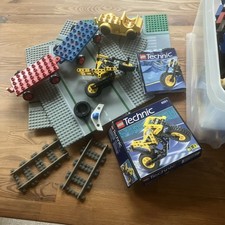 LEGO Konvolut mit Strassenplatten sowie Technik + Duplo Grosse Box 4 Kg