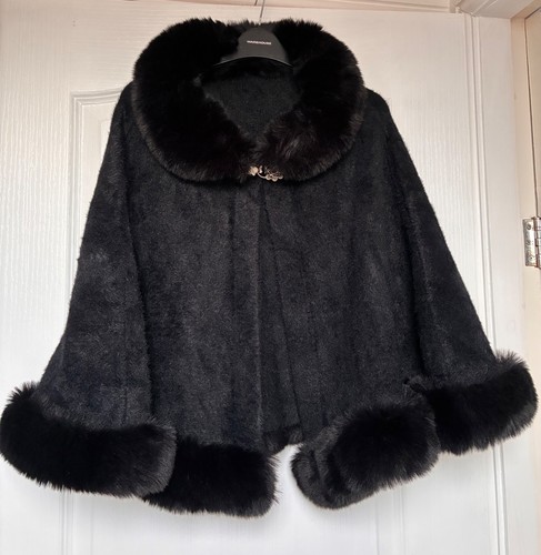 Schwarzer kunstfell poncho - schwarzer,